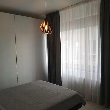 Amand 那沃达利
